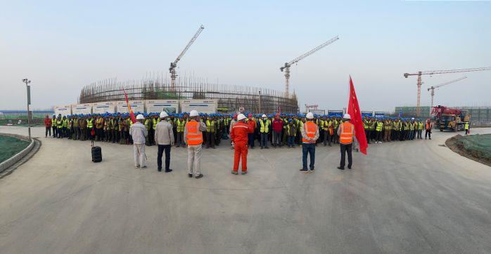 項目冷卻塔工作區突擊隊授旗儀式(攝影:王運瀅) 項目冷卻塔工作區突擊隊授旗儀式(攝影:王運瀅)