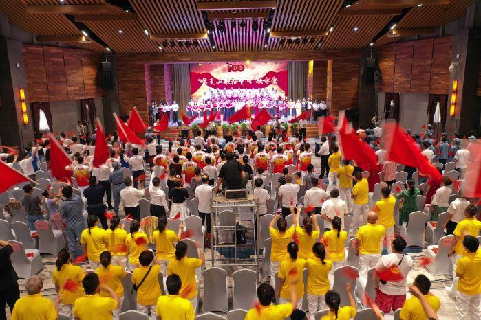 12、清江公司“唱支山歌給黨聽”歌詠會現場（呂新宇 攝）