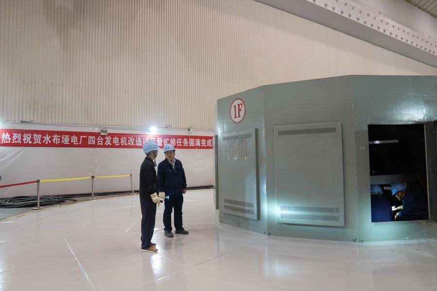 水布埡電廠1號機組72小時大負荷試驗檢查(攝影:楊海青) 水布埡電廠1號機組72小時大負荷試驗檢查(攝影:楊海青)