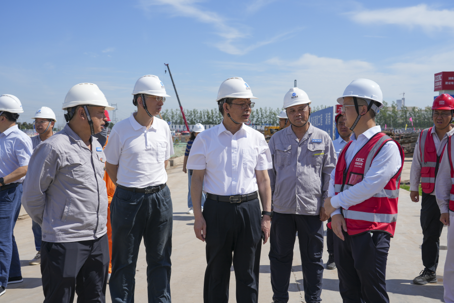 7月17日，涂山峰赴江陵火電項目防汛安全檢查