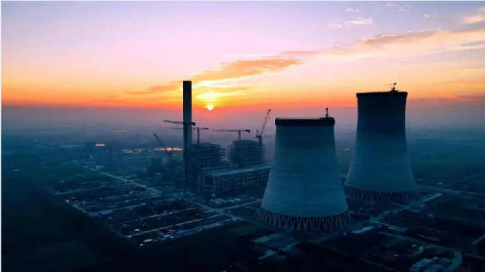 圖為晨曦中的宜城火電廠 (鐘軍 攝) 圖為晨曦中的宜城火電廠 (鐘軍 攝)