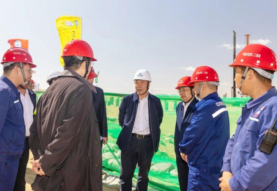 聽(tīng)取工作匯報(bào)(攝影:雷海超) 聽(tīng)取工作匯報(bào)(攝影:雷海超)