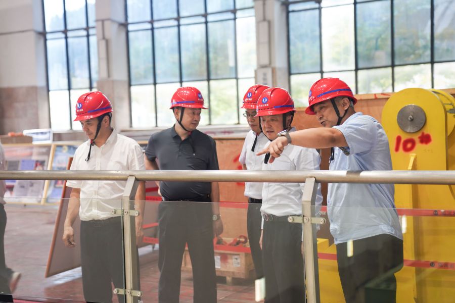 2024年7月10日,何紅心調(diào)研清江公司隔河巖電廠(攝影:楊海青) 2024年7月10日,何紅心調(diào)研清江公司隔河巖電廠(攝影:楊海青)